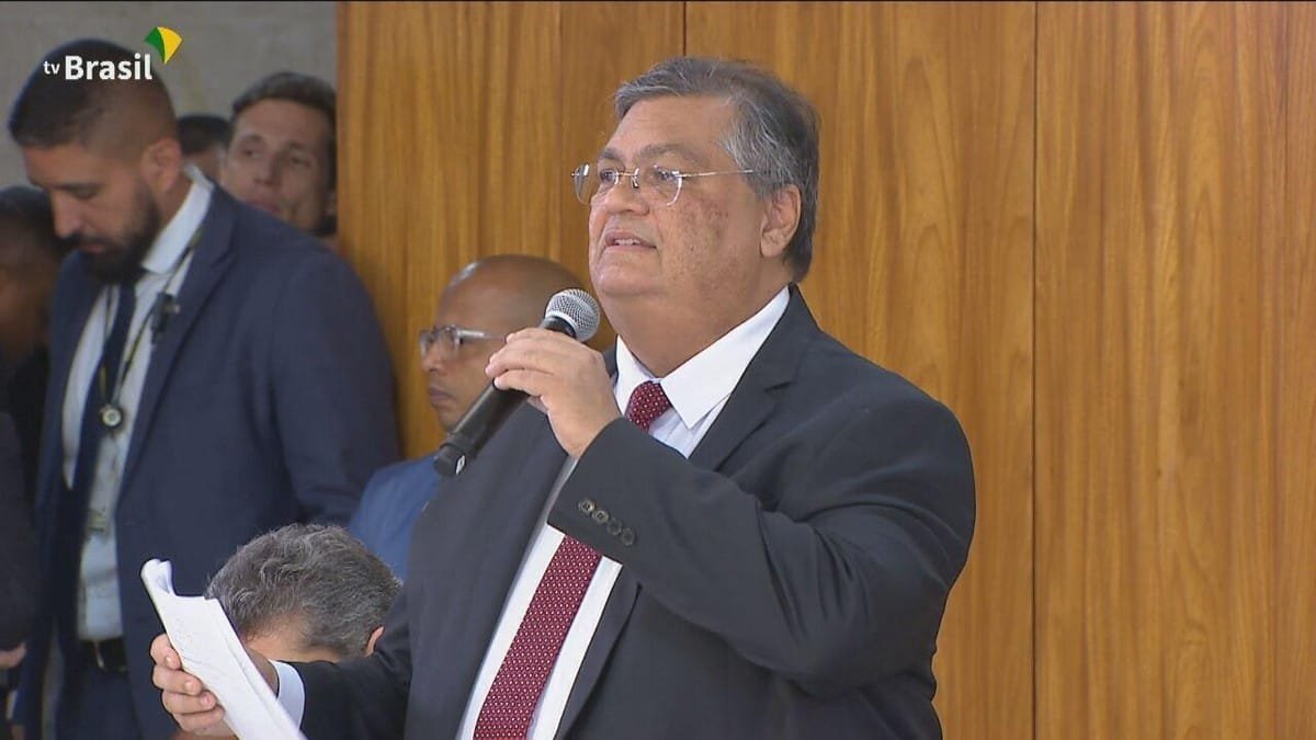 Redes sociais tiraram do ar 756 perfis após violência nas escolas, diz Flávio Dino