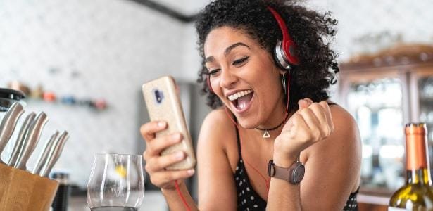 Como usar o celular para descobrir qual música está tocando