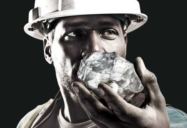 Gold, Silver, Platinum – Silver Soars 4% As Dollar Tests Yearly Lows