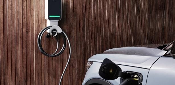 Carro elétrico precisa de autorização para carregar em casa? É seguro?