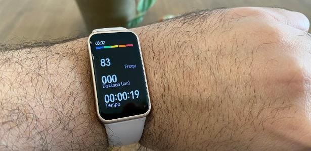 Huawei Band 8 é quase um smartwatch, só que menor e custa menos de R$ 195