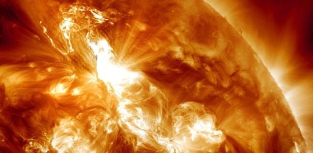 Tempestade solar pode mudar cor do céu e deixar comunicação instável