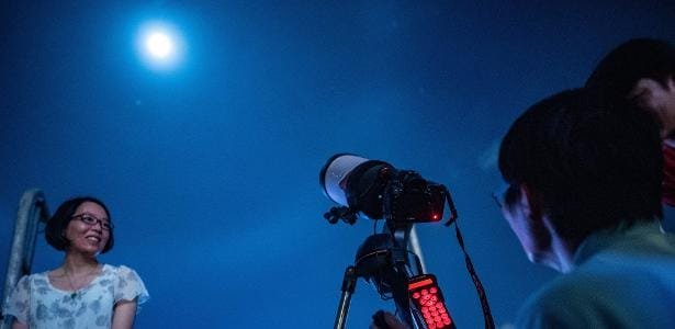 Por que a Lua fica pequena nas fotos que você tira?