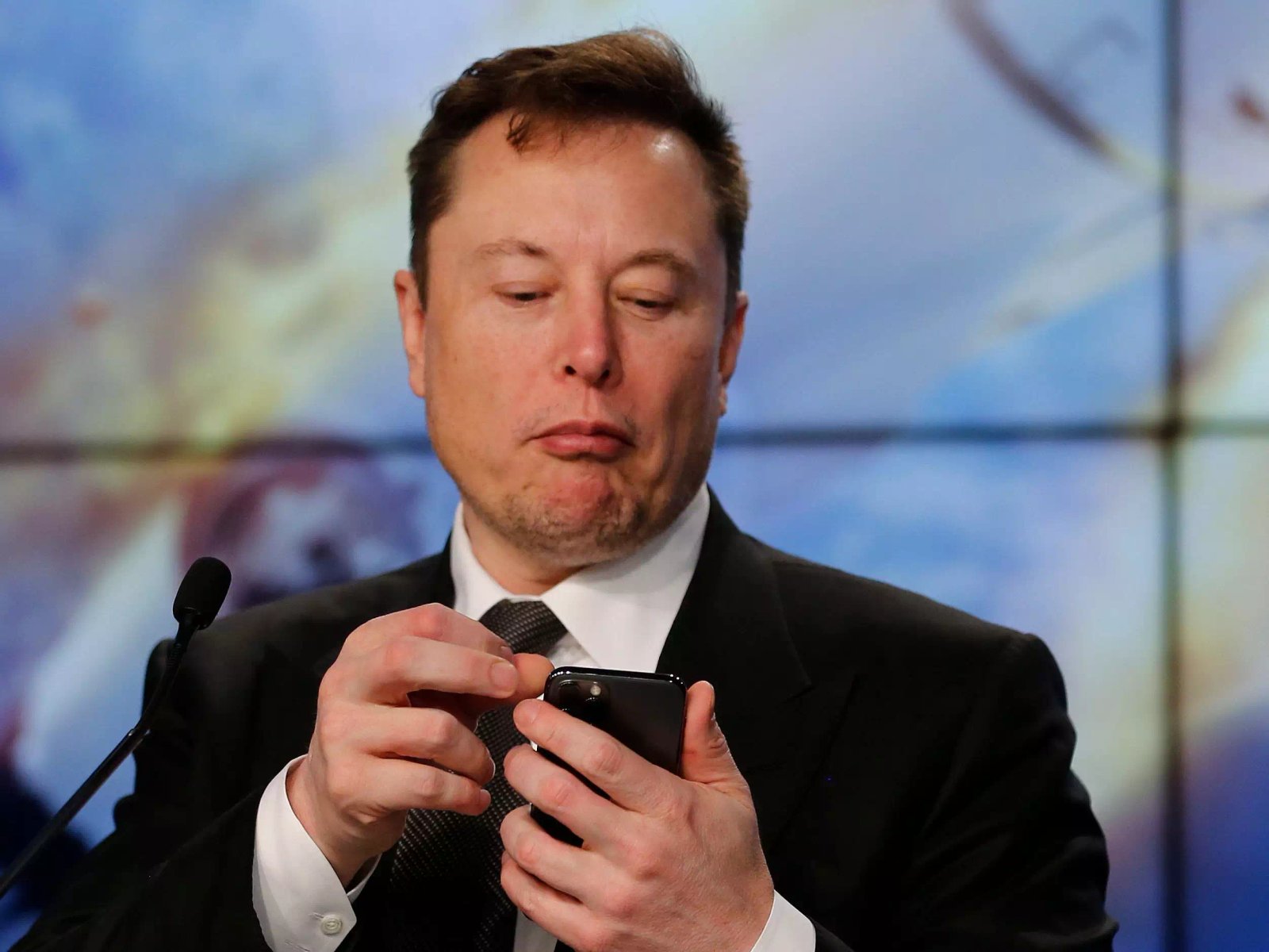 A mordida do DOGE de Elon Musk – The BRIEF