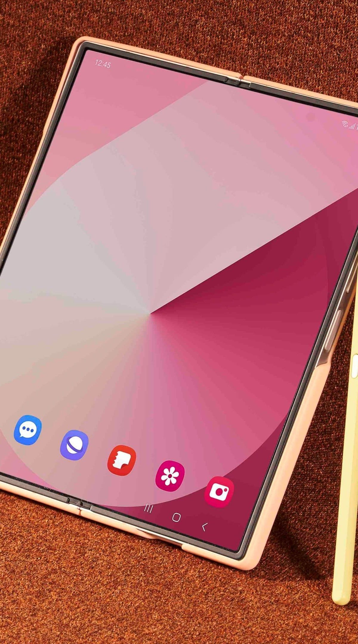 Galaxy Z Fold 7 pode ter nova caneta S Pen e design mais fino