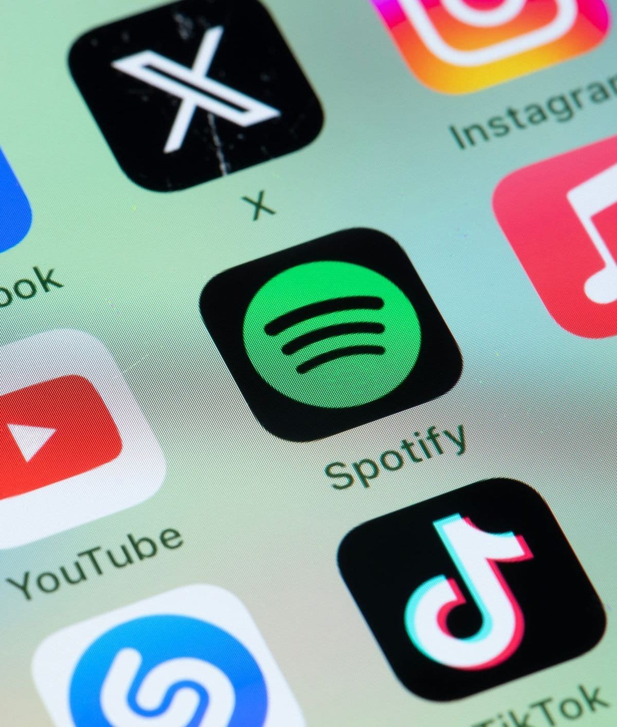 Em retaliação, Brasil pode taxar Instagram, Google, Facebook, Amazon e outros serviços