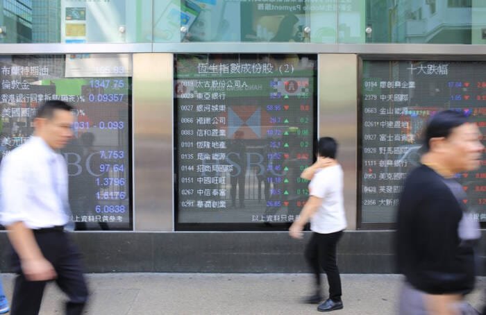 Hang Seng Index Gains on AI Rally, While Nikkei and ASX 200 Face Tariff Headwinds
