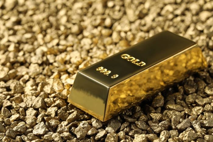 Gold Surges Amid US Dollar Volatility: US-China Trade War and Market Impact