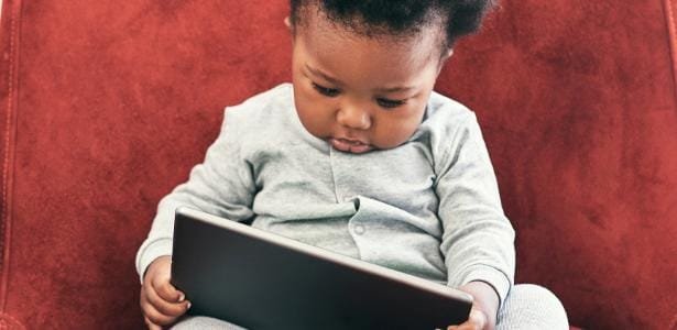 Acesso de crianças de 0 a 2 anos à internet sobe quase 400% desde 2015