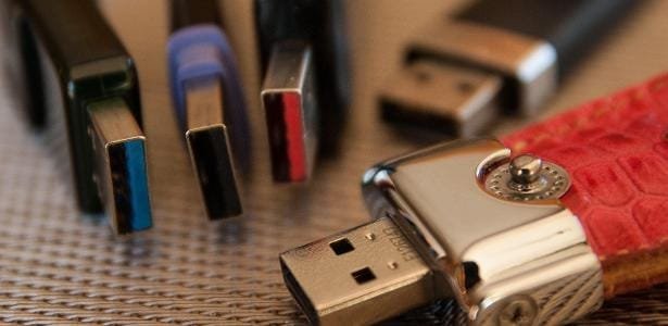Por que há portas USB de diversas cores? Cada uma tem um significado