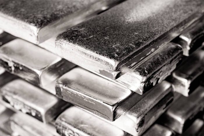 Silver Price Forecast: Struggles at Resistance After Bearish Reversal Signal