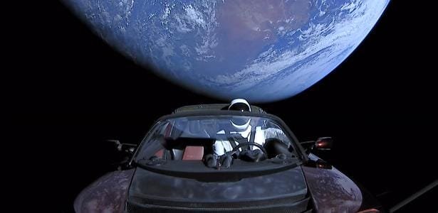 Veículo Tesla de Musk lançado ao espaço é confundido com asteroide