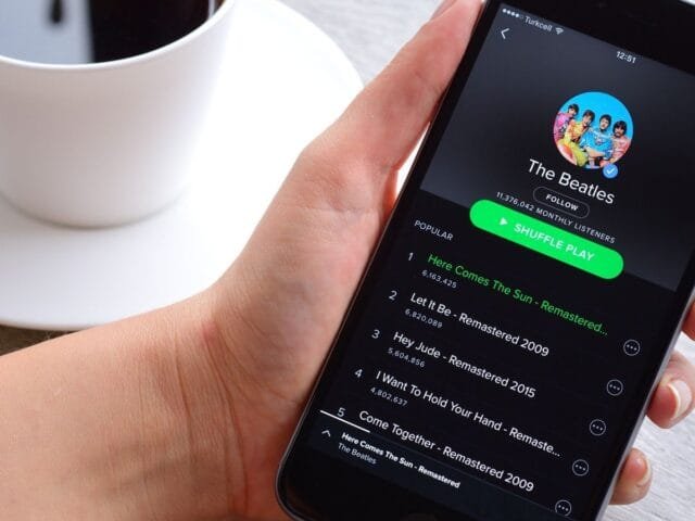 Assinantes do Spotify Premium reclamam de anúncios reproduzidos entre as músicas