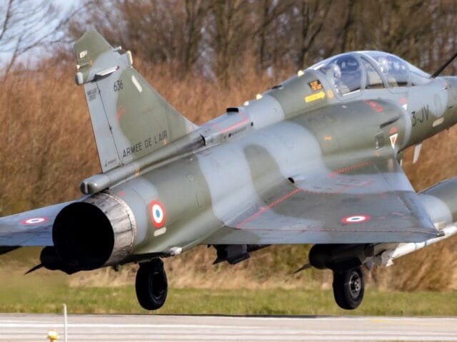 Ucrânia utiliza caças Mirage 2000 para conter ataques russos; veja imagens