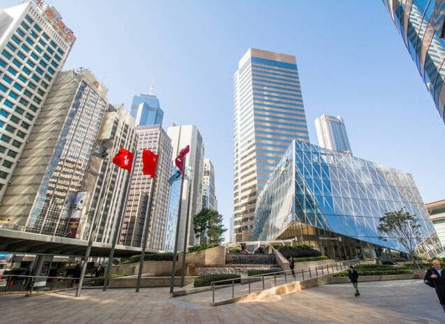 Hang Seng Index: US Tariffs and China Deflation Weigh on Market Sentiment