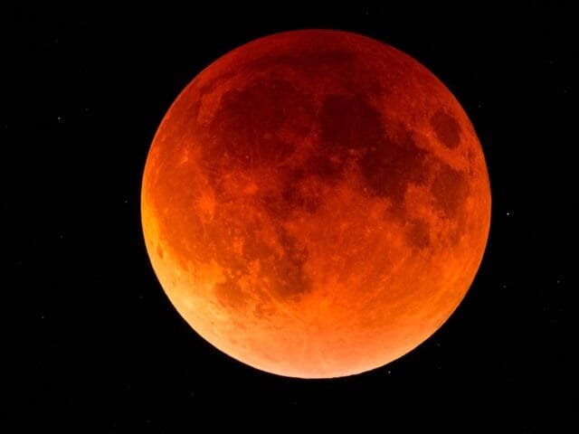 Eclipse lunar: confira fotos do fenômeno visto no Brasil