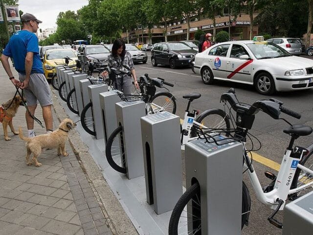 Mobilidade elétrica complementa o transporte público e ajuda na redução de congestionamentos