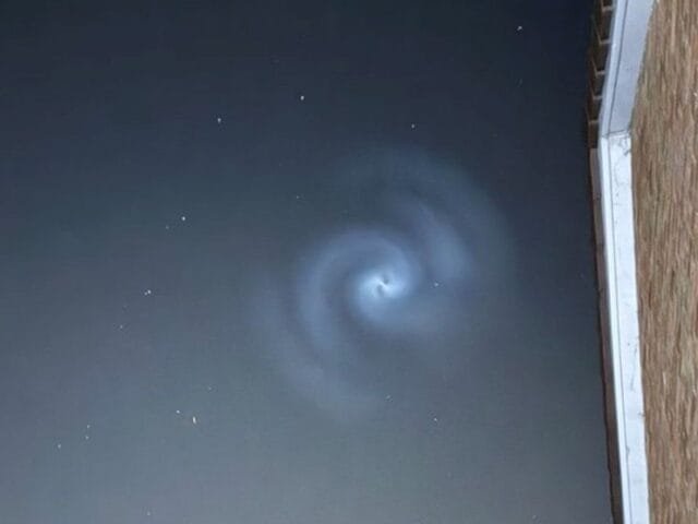 Aliens, galáxia ou avião? Cientistas explicam espiral no céu que assustou europeus