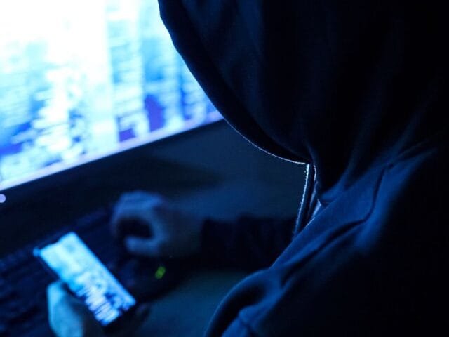 Saiba como policiais infiltrados em redes sociais e mensageiros têm impedido estupros virtuais