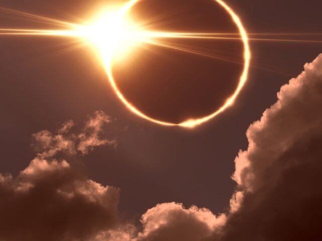 Por que geralmente eclipses aparecem em pares? Entenda