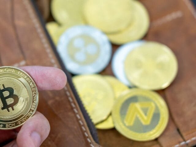 Britânica joga fora pendrive do marido com R$ 21 milhões em bitcoin
