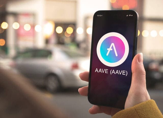 AAVE and LINK Price Returns are Higher than ETH and BTC – Is Altcoins Season Beginning?