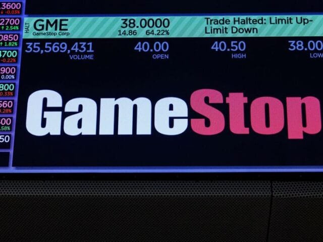 Ações da GameStop despencam após estratégia da empresa com bitcoin levantar dúvidas