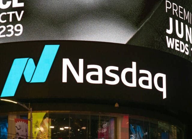 Nasdaq 100: Will Apple and Meta Lead a Relief Rally After April 2 Tariff Clarity?