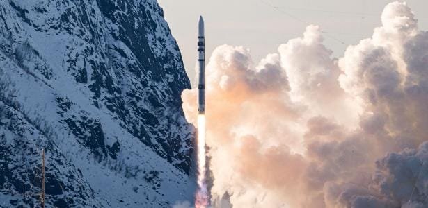 1º foguete orbital lançado da Europa cai após segundos de voo