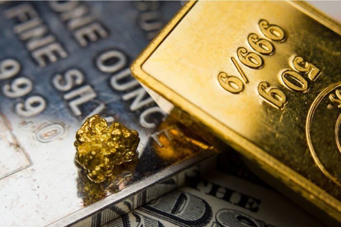 Gold Rallies as Trade Uncertainty Weighs on US Dollar and Bond Yield