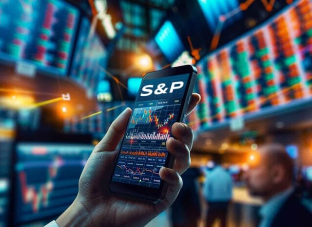 S&P 500: Tech Stocks Lead Sell-Off as Market Correction Deepens, Tesla and Apple Slide