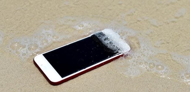iPhone molhou? Apple não quer que você coloque pra secar no arroz