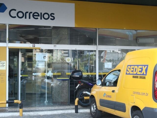 Correios registraram prejuízo de R$ 2,1 bilhões em 2024 causado pela ‘taxa das blusinhas’