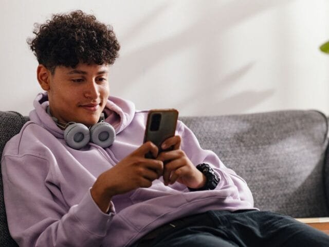 Adolescentes não poderão fazer lives no Instagram; confira novas regras