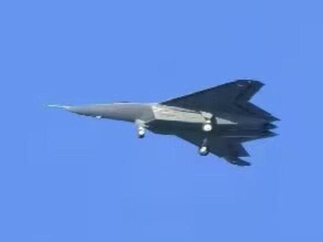 Novo caça chinês da Shenyang é avistado com asas de lambda