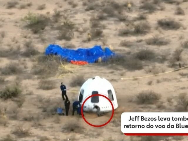 VÍDEO: Bezos leva tombo e cai de cara no chão após retorno de missão espacial com sua noiva e Katy Perry