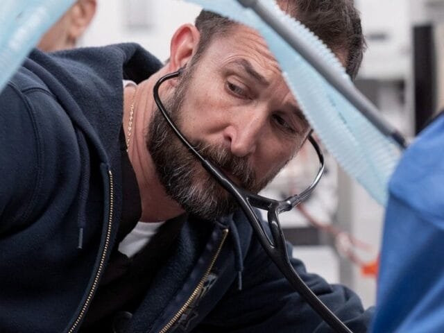 O que acontece no final de The Pitt? Entenda desfecho da série médica da Max