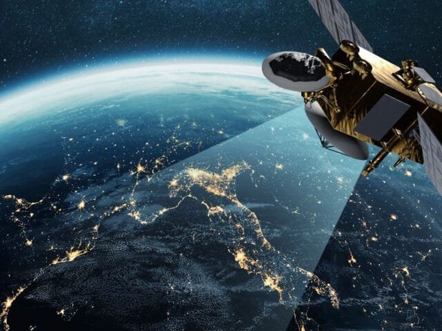 Rússia e China desenvolvem ‘armas espaciais’ para interromper satélites da Starlink, alerta ONG