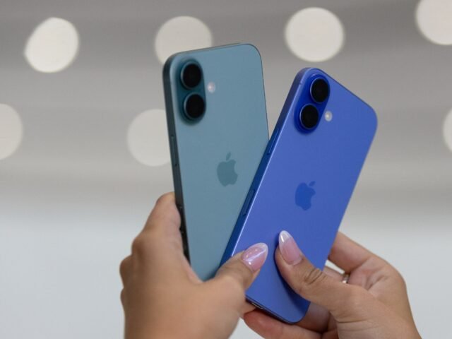 Apple cria plano para escapar de tarifas e fabricar iPhones do mercado norte-americano na Índia, diz agência