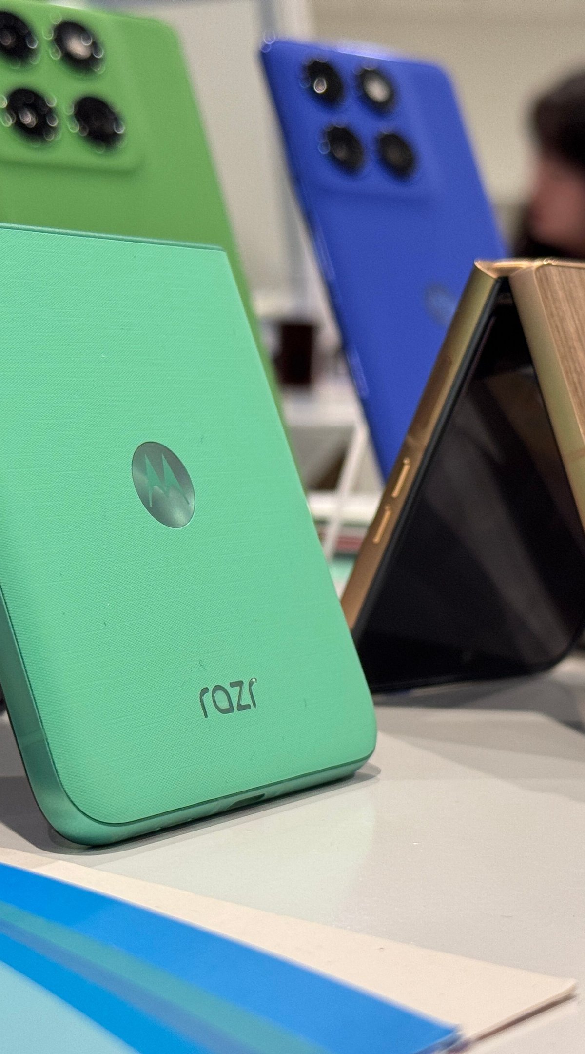 Motorola revela linhas Razr 60 com Snapdragon 8 Elite e Edge 60 com bateria ‘gigante’