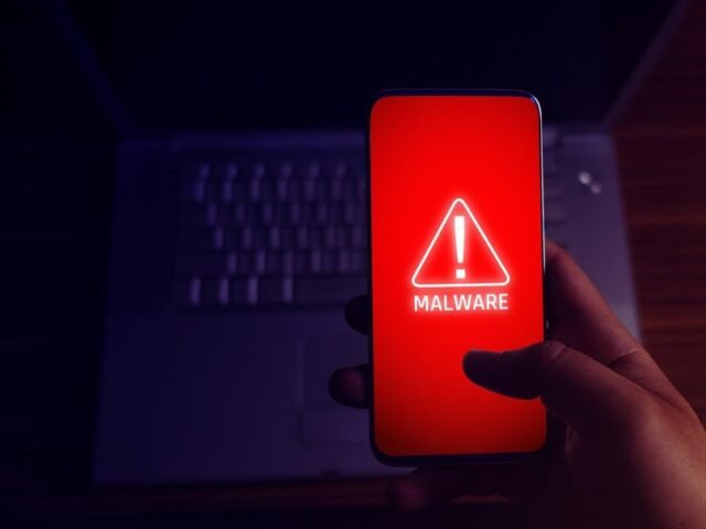 Novo vírus Android clona cartão de crédito remotamente via celular