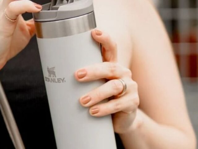 Compre uma garrafa Stanley e ganhe uma ecobag; saiba quais são os modelos disponíveis