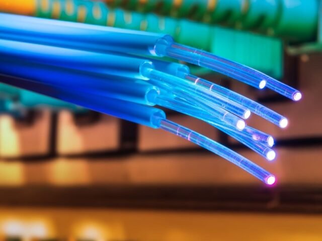 Mensagens quânticas são transmitidas por rede de fibra óptica comum de 254 km