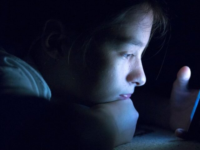 Chatbots da Meta criados com IA falam até de sexo com menores, revela denúncia