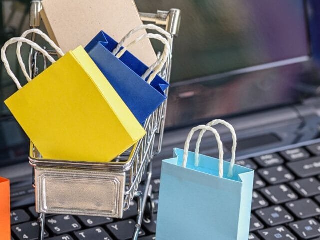 Compras internacionais ficam mais caras hoje (01); saiba quanto você vai pagar