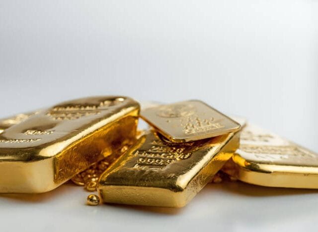 Gold (XAUUSD) & Silver Price Forecast: Tariff Risks & Fed Cut Bets Boost Safe-Haven Demand