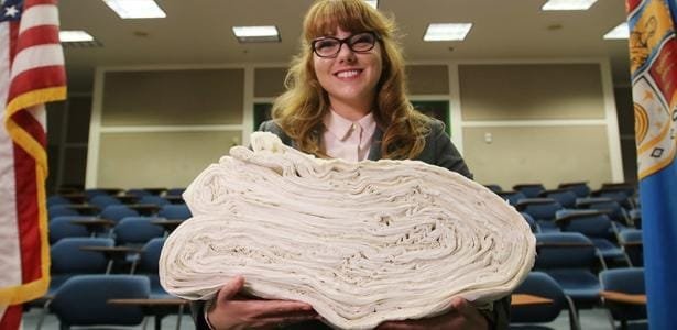 Quantas vezes dá pra dobrar papel ao meio e por que recorde é baixo?