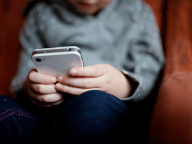 Desafio do desodorante: como proteger seu filho de trends perigosas na internet