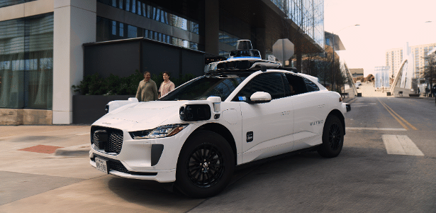 Dona do Google considera vender robotáxis para usuários no futuro