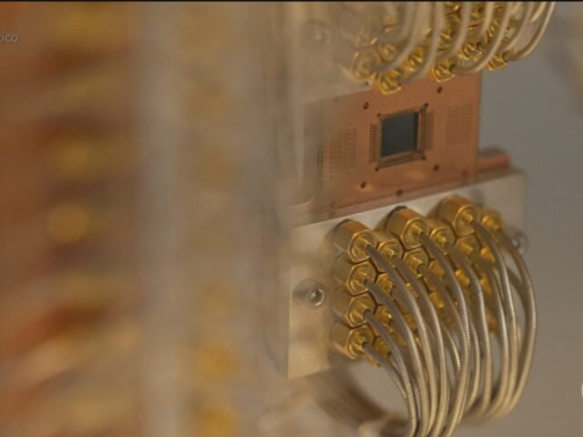 Computadores quânticos podem descriptografar em segundos documentos que os atuais demorariam milênios | Fantástico